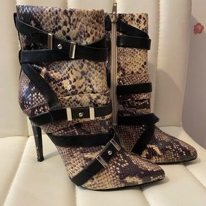 Guess Parley 2 Pointed Toe Ankle Boots, Natural Multi